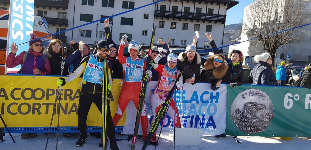 Cortina d’Ampezzo – na mecie biegu Dobbiaco-Cortina. Od lewej: Damian Jadczyk, Marek Tokarczyk, Jadwiga Grynkiewicz. Włochy 2020 r.