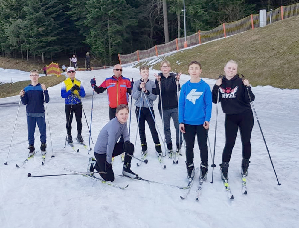 Osoby na nartach