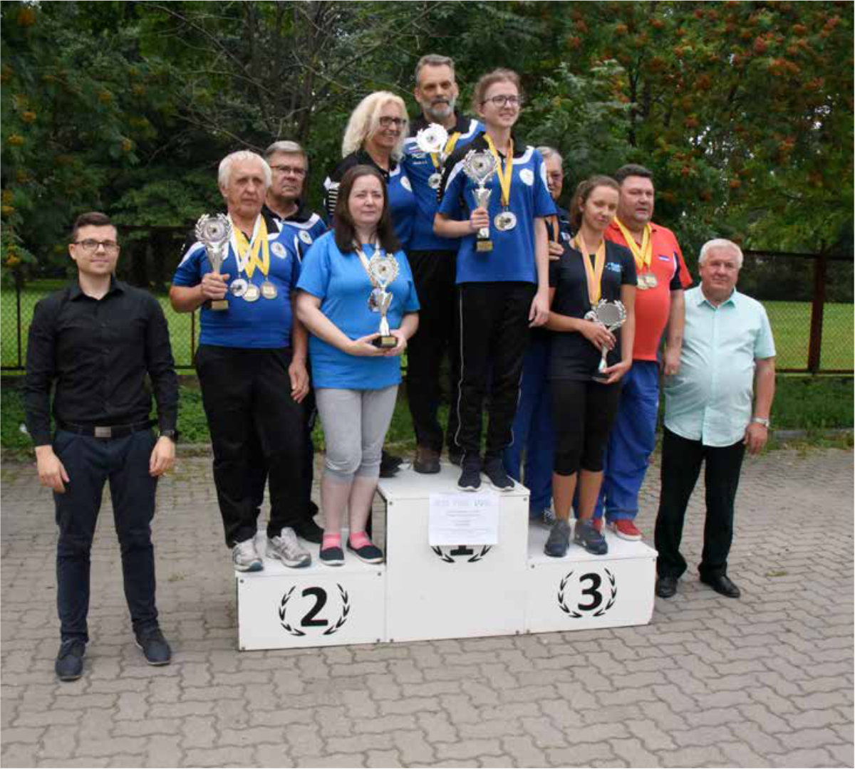 Strzelcy stoją na podium