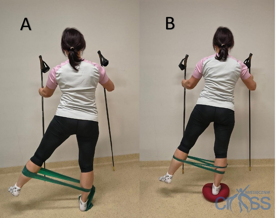 kobieta z taśmami na udach odchyla nogi