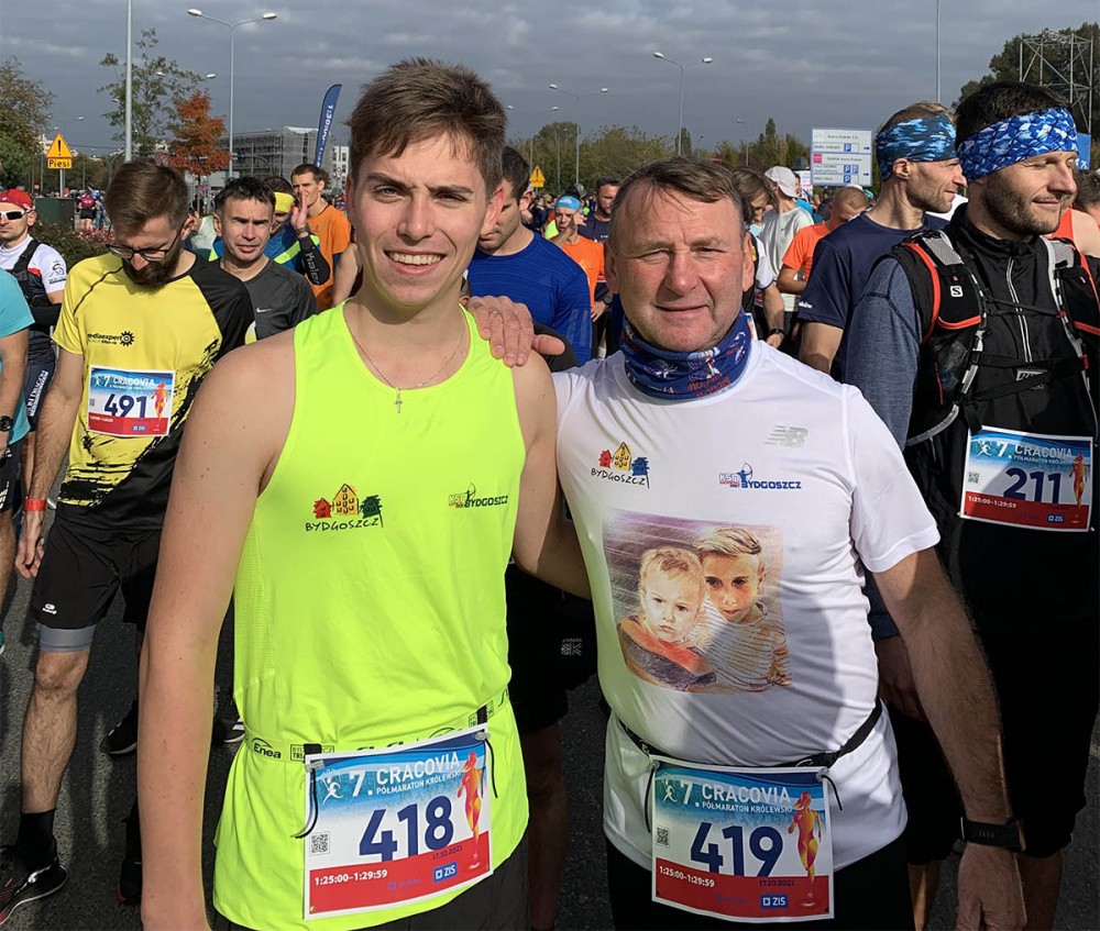 Kacper Jażdżewski i Krzysztof Badowski (KSN „Łuczniczka” Bydgoszcz) przed startem w krakowskim półmaratonie