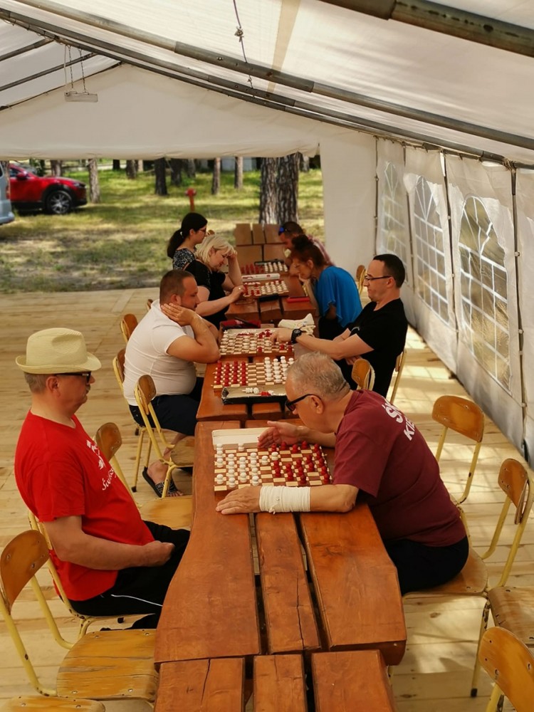 Osoby grające w warcaby