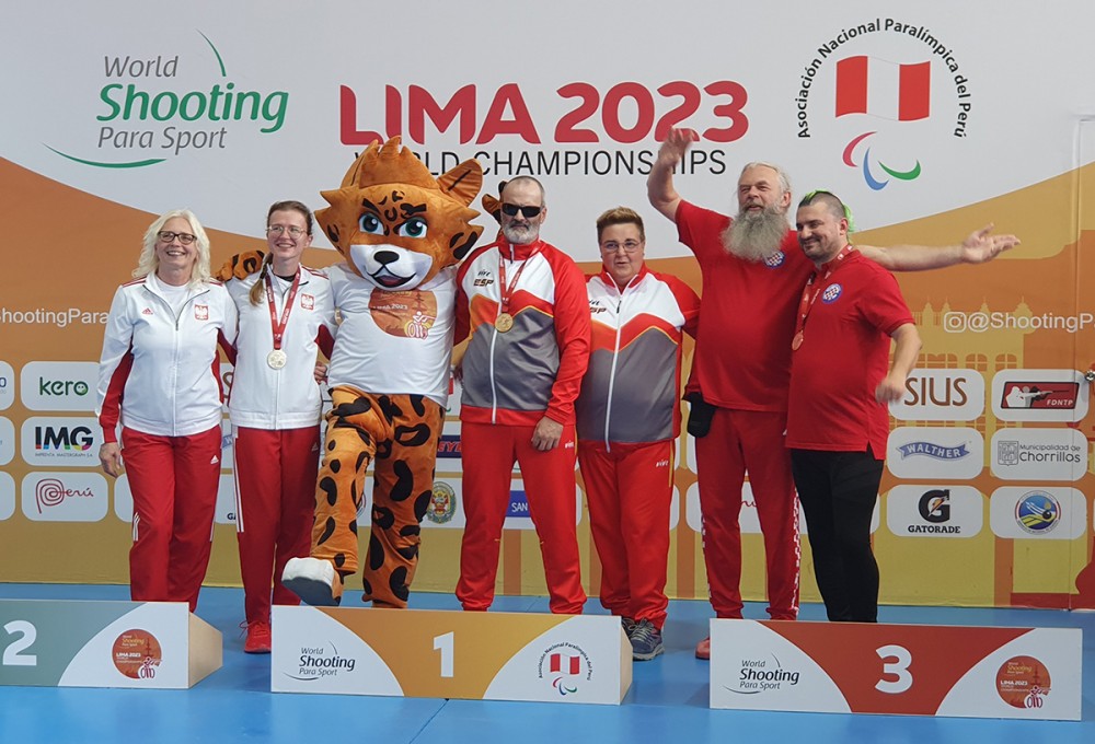 osoby na podium