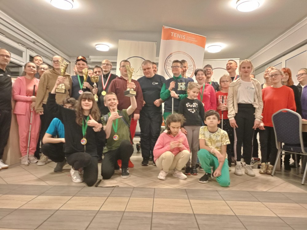 pamiątkowe zdjęcie uczestników