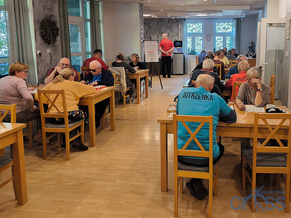 grupa osób w trakcie gry
